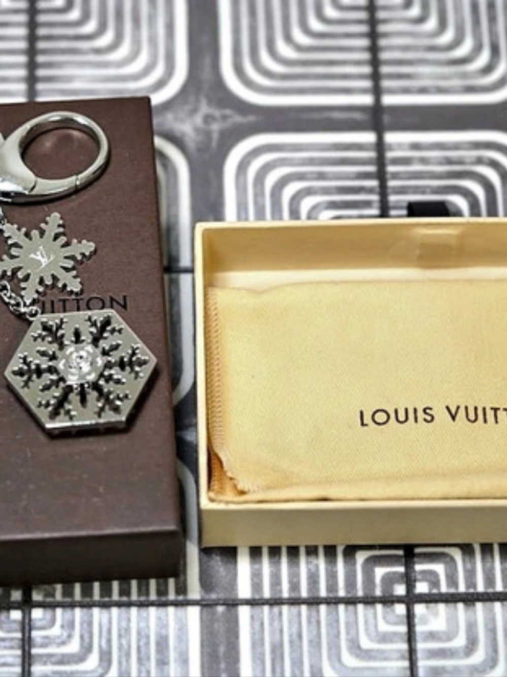 Louis Vuitton Flocon Snowflake Bag Charm and Key Holder Silver & Black